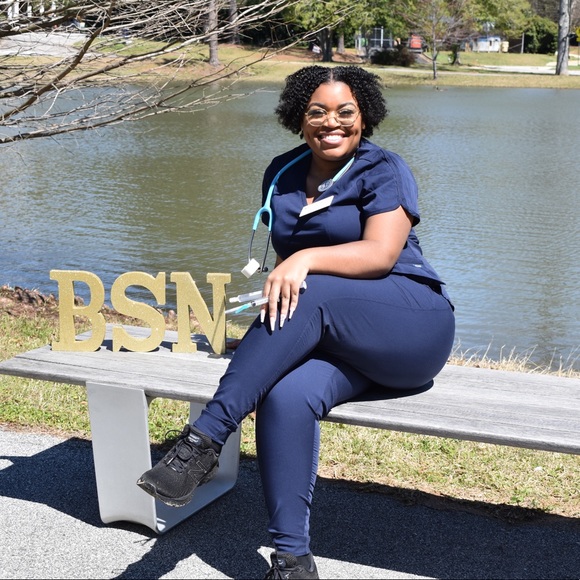 Meet your Posher, Denae - Picture 4 of 5